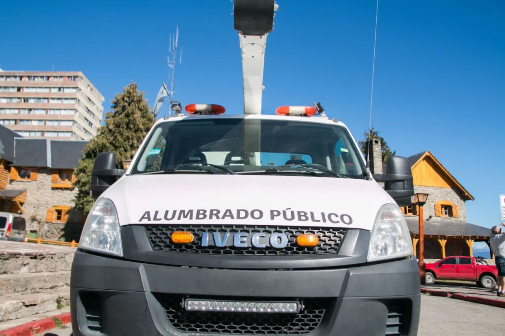 Los reclamos por fallas en el alumbrado público deben seguir canalizándose a través de la Cooperativa de Electricidad Bariloche. Imagen de archivo.