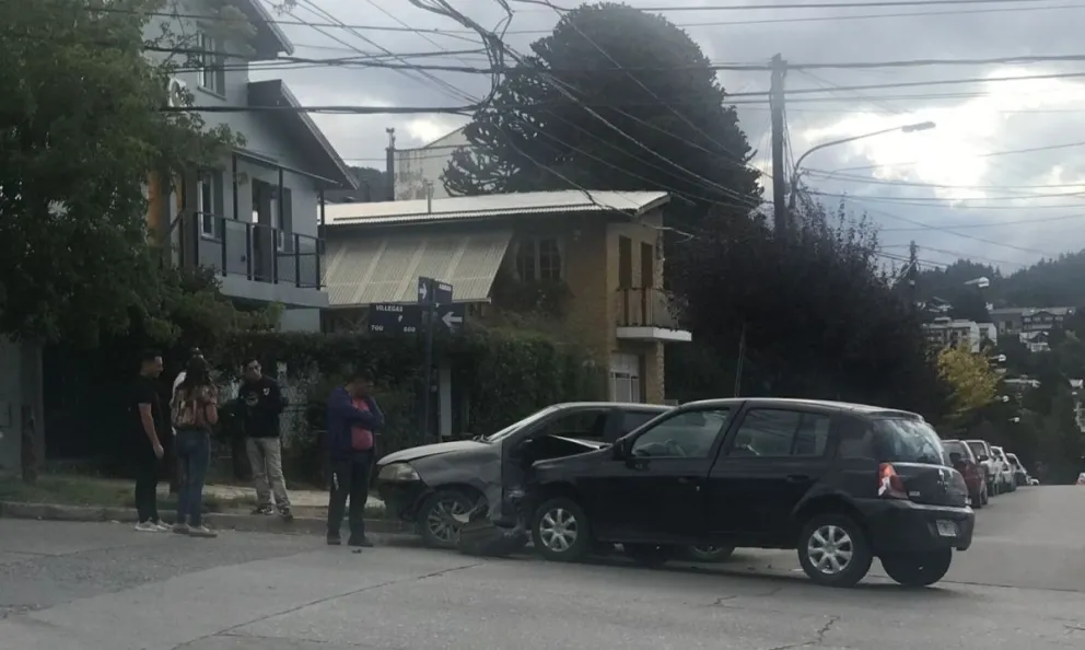 Fuerte choque en una intersección con demasiados antecedentes