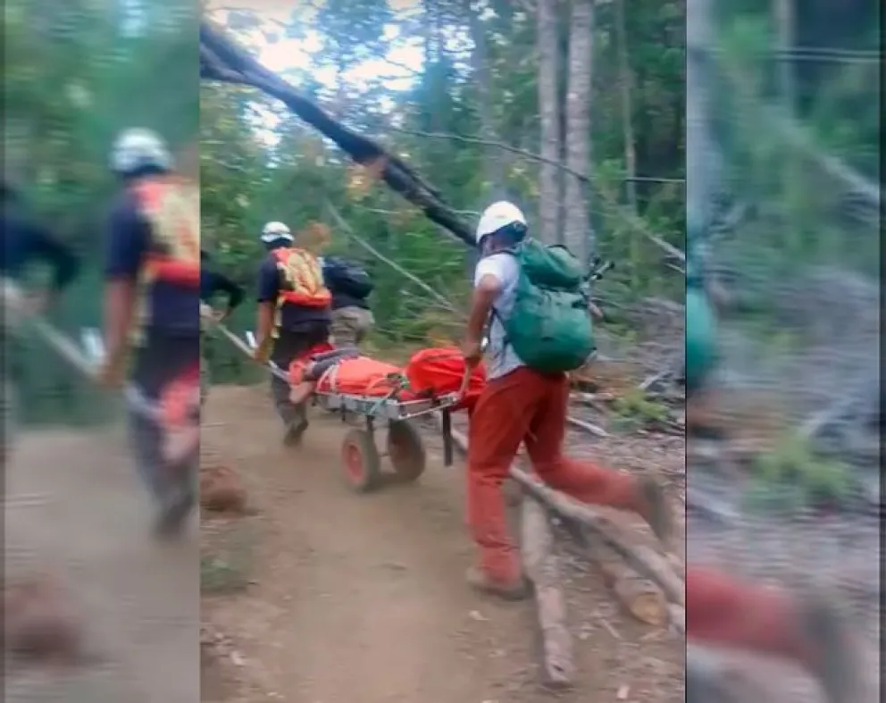 Estaba recientemente operada de la columna, se fue a recorrer la montaña y tuvieron que rescatarla