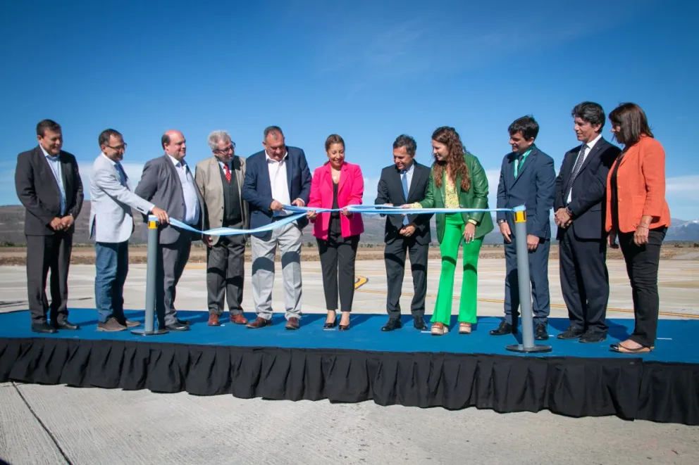 Inauguraron la nueva plataforma operativa y el hangar del aeropuerto de Bariloche 