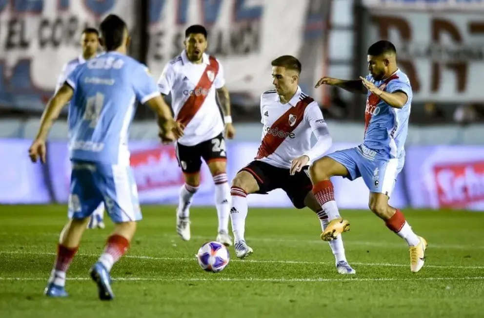 River se enfrenta a Arsenal: horario, por dónde verlo y formaciones 
