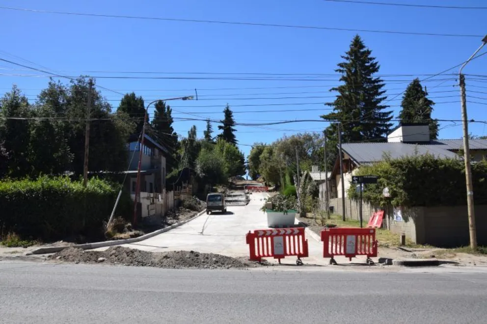 Solicitan precaución ante la finalización de la obra de pavimentado sobre calle Las Piedras