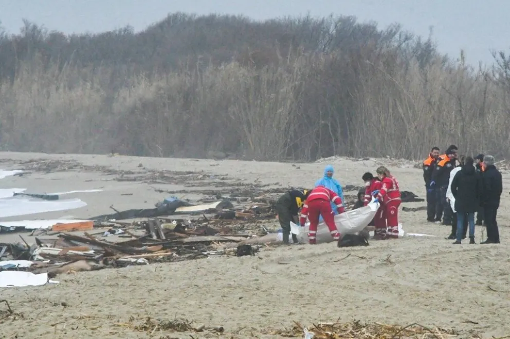 Nueva tragedia en el Mediterráneo: más de 60 migrantes murieron en un naufragio
