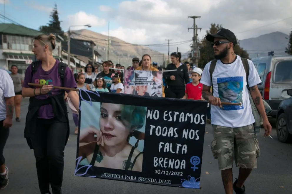 Un hombre habría permanecido junto a Brenda la noche anterior a ser hallada muerta