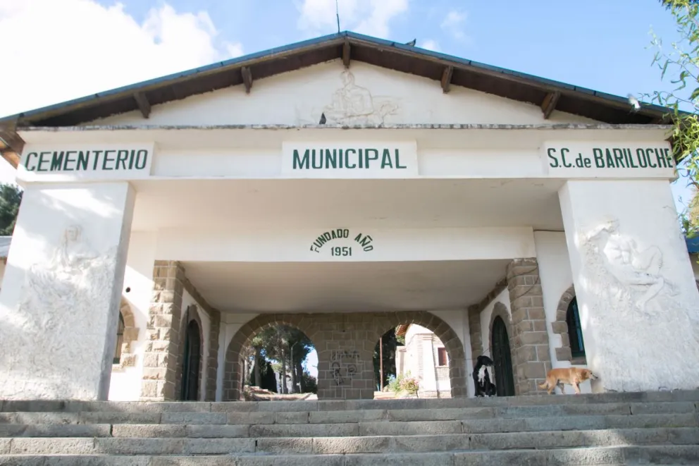 Murió en Bariloche y por problemas económicos de su familia fue sepultado en el cementerio local