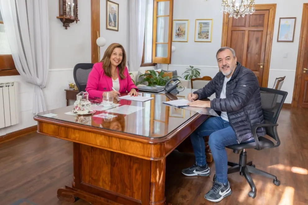 Aguiar y Carreras acuerdan el pase a planta de todos los estatales