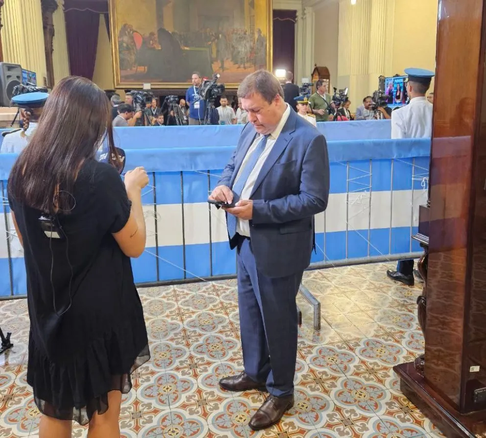 Weretilneck criticó el nuevo pase a planta permanente de miles de trabajadores 