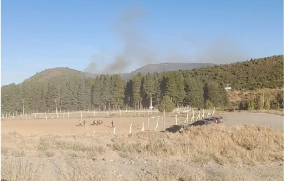En una tarde agitada, brigadistas controlaron tres incendios en la zona del Vivero