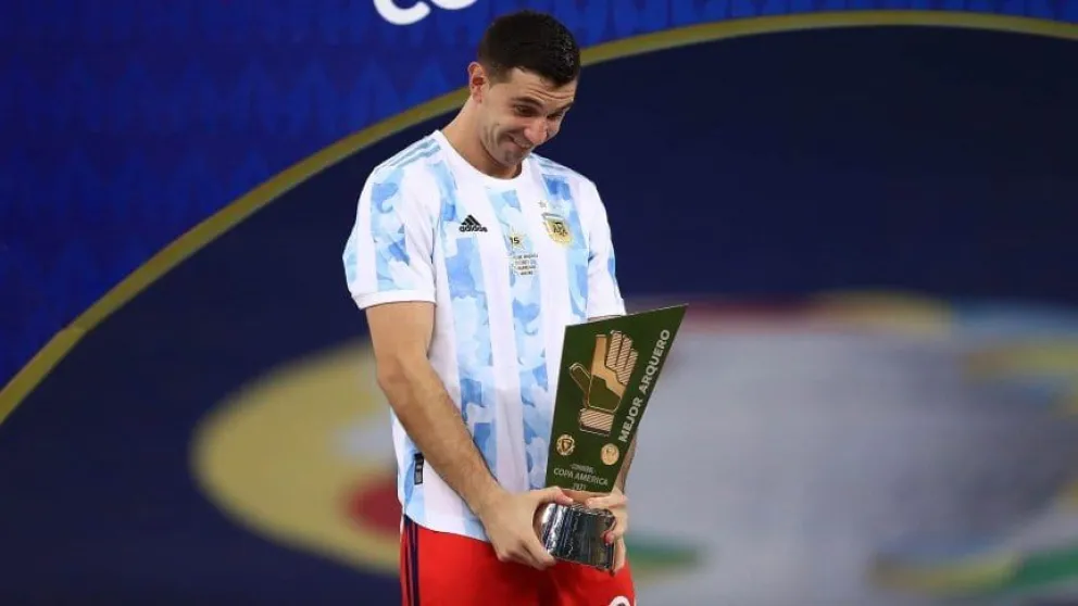 Emiliano Martínez aclaró por qué no repitió el gesto del “Guante de Oro” en la ceremonia de The Best