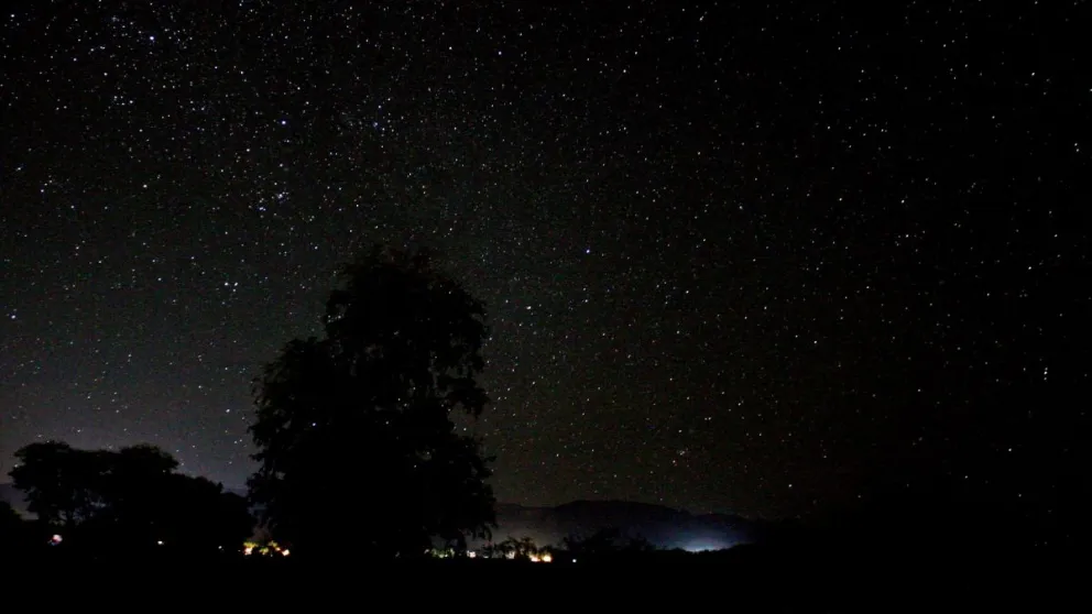 Conjunción de estrellas en el cielo de Bariloche: La Luna, Júpiter y Marte formaron un "triángulo cósmico"