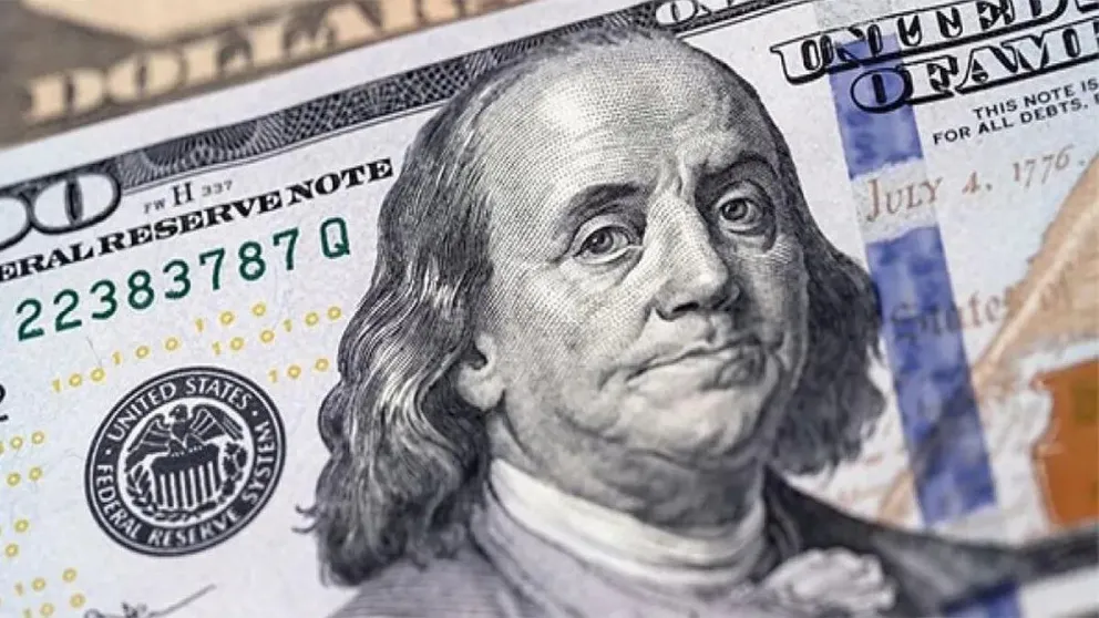 El dólar blue tuvo una leve baja: a cuánto cerró la semana