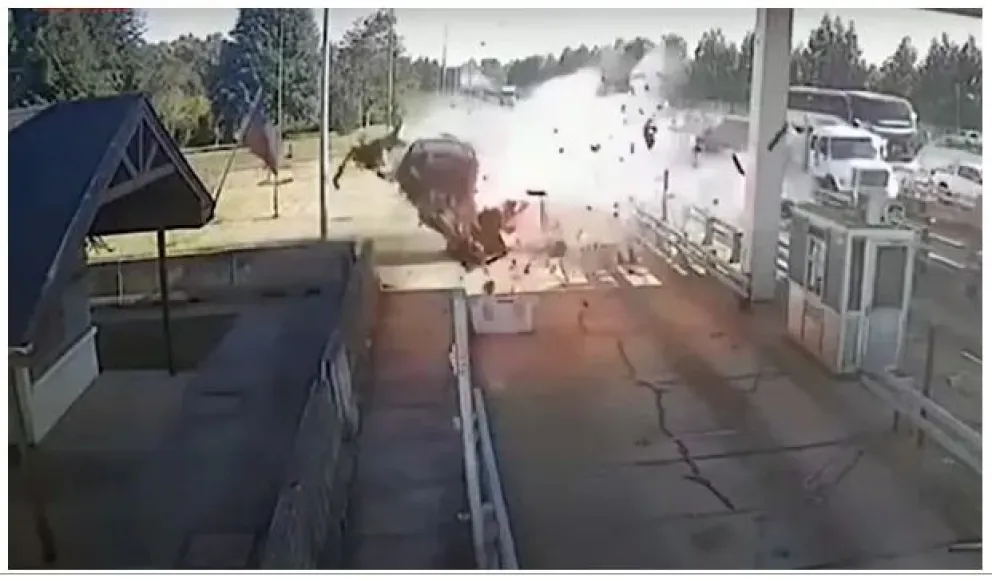 Impactante video: se mató al chocar contra una cabina de peaje a 220 km por hora