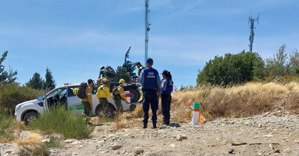 Rastrillaron desde Puerto Pañuelo hasta la naciente del río Limay, pero siguen sin dar con Enzo