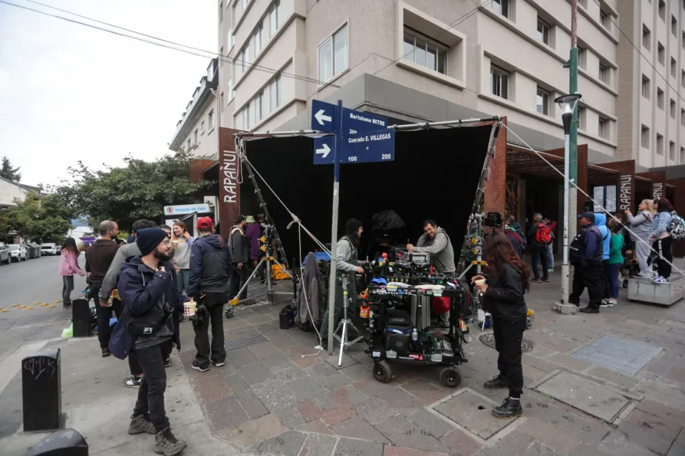 En distintos puntos de la ciudad continúa la filmación de la superproducción de Disney 