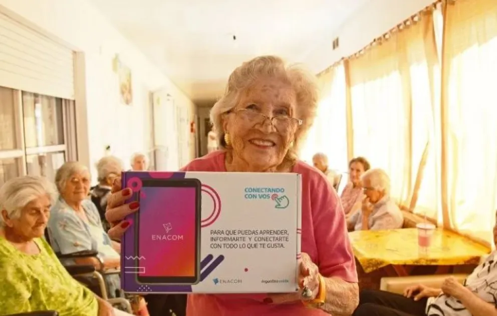 Enacom confirmó que extendió el plan de tablets gratis para jubilados, AUH y monotributistas: cómo solicitarlas 