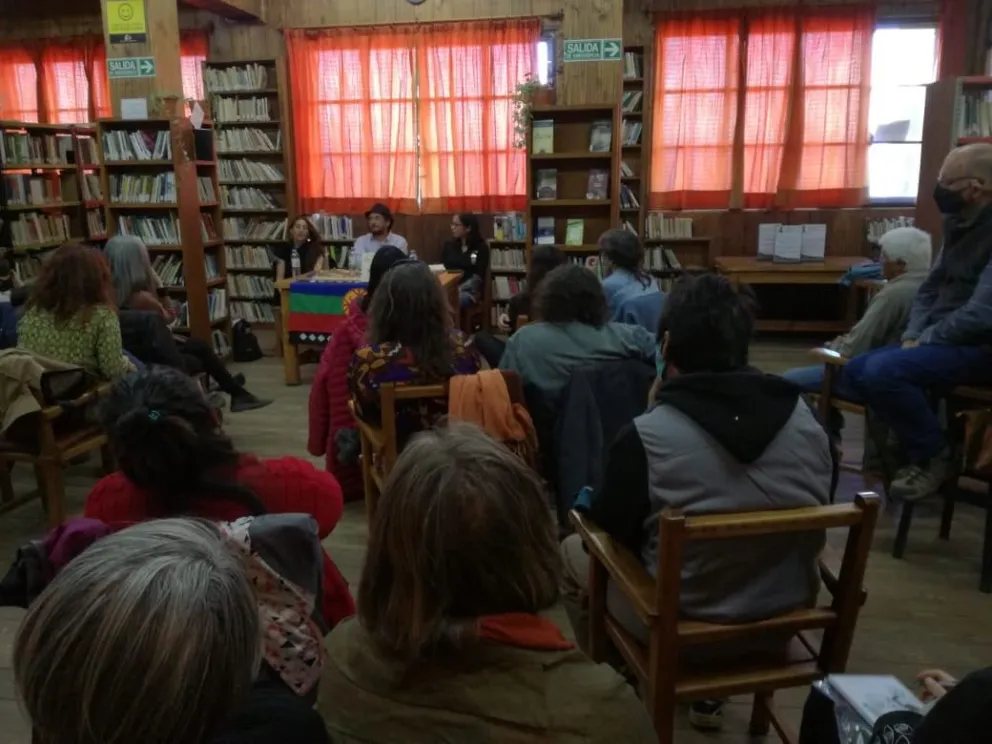 La Biblio Sarmiento propone Feria del Libro de Autores Barilochenses