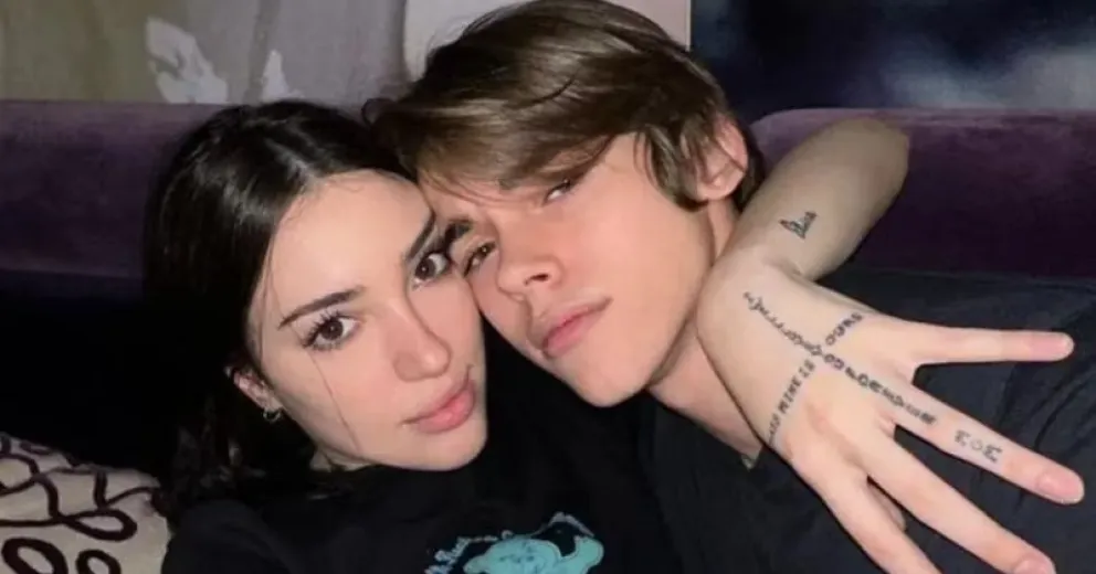 Cómo es el tatuaje que se hizo en la pierna la novia de Felipe Fort