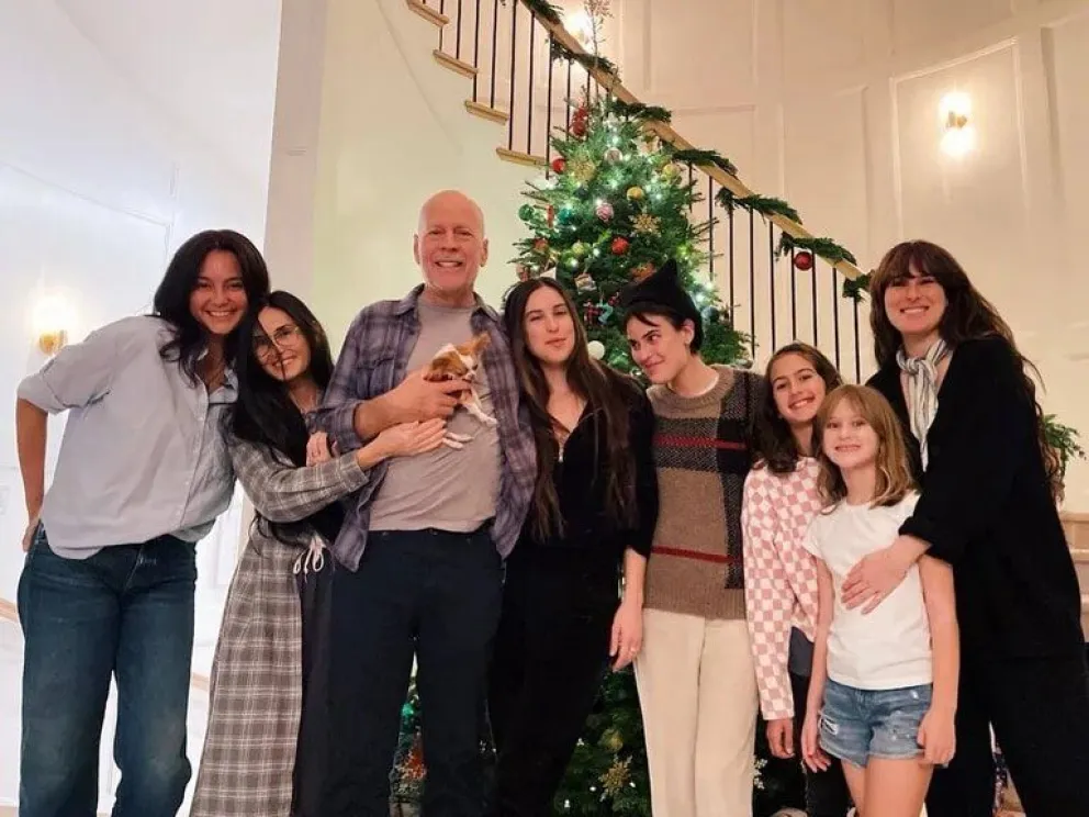 Demi Moore se mudó con su exesposo Bruce Willis para cuidarlo tras su diagnóstico de demencia
