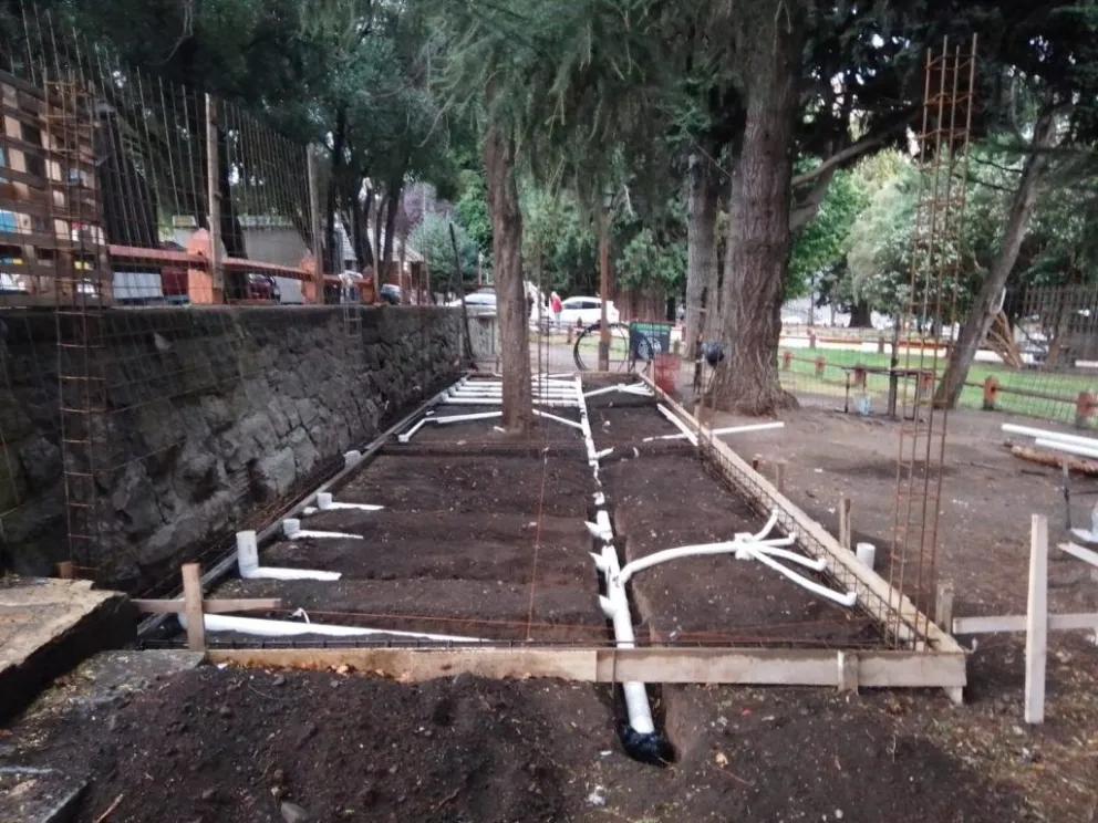 Con fondos de Nación se construyen los baños públicos en el Centro Cívico