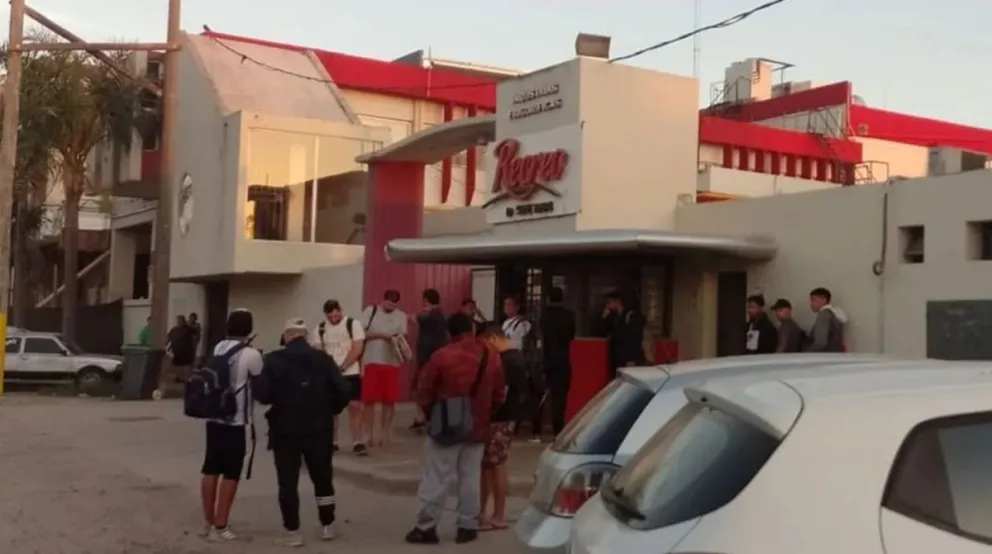 Un empleado de un frigorífico murió electrocutado y sus compañeros lo encontraron al día siguiente