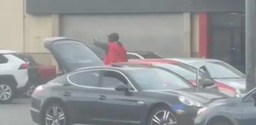 Un exjugador de la NBA fue detenido tras dispararle a un auto con dos personas a bordo