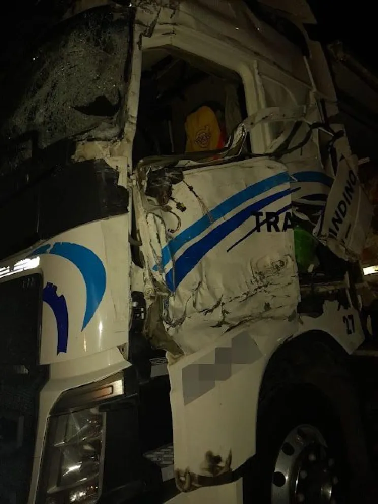 Fuerte choque entre dos camiones chilenos en la Ruta 40