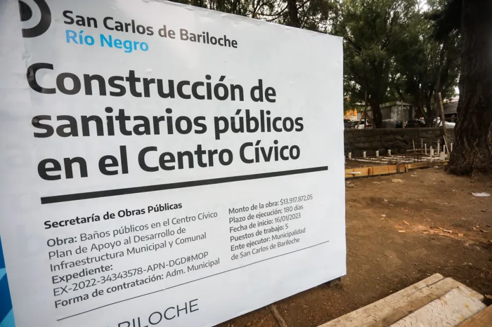 Cuestionaron la obra de los baños públicos en el Centro Cívico