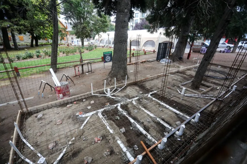 Gennuso: “Si no se están haciendo los baños del Centro Cívico, es por la máquina de impedir”