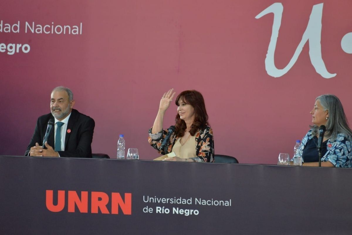 Cristina ya fue reconocida con el "Honoris Causa" y desde Viedma le habla  al país | Diario El Cordillerano