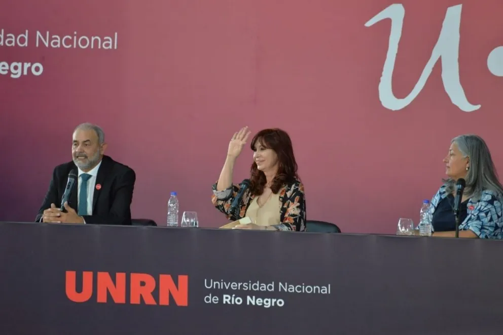 Cristina ya fue reconocida con el "Honoris Causa" y desde Viedma le habla al país