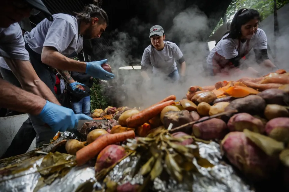 Turistas y vecinos disfrutaron de una nueva edición de la Fiesta del Curanto en Colonia Suiza