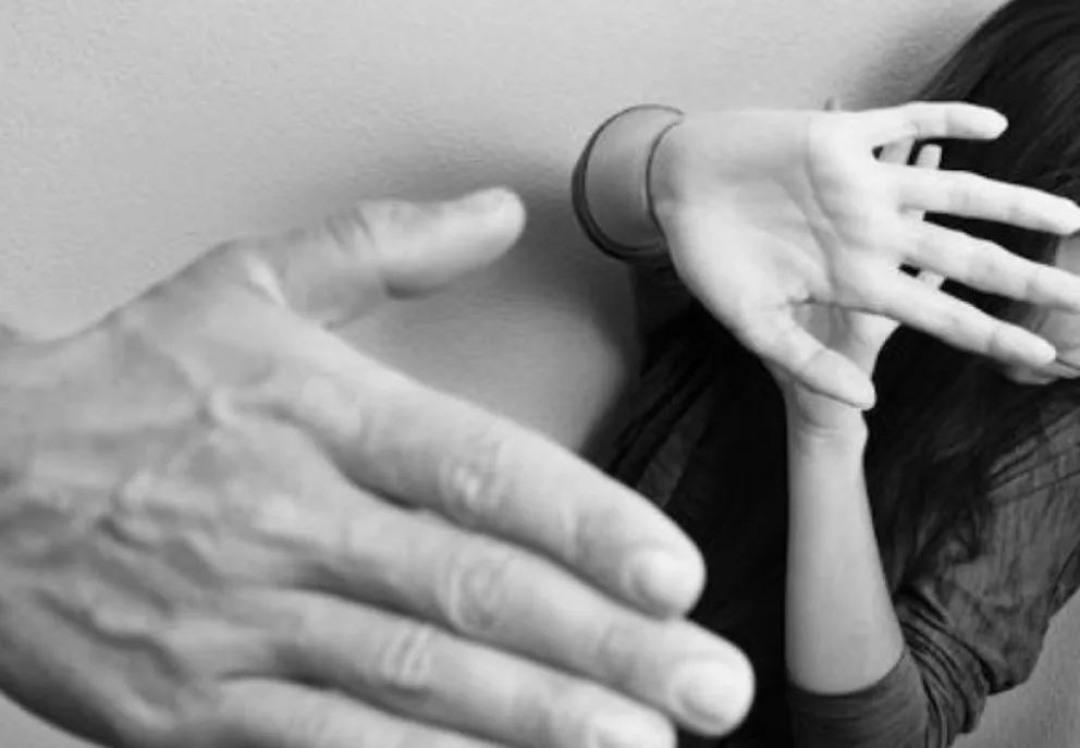 Quiso terminar la relación con su pareja, pero la acuchillaron y casi pierde la vida