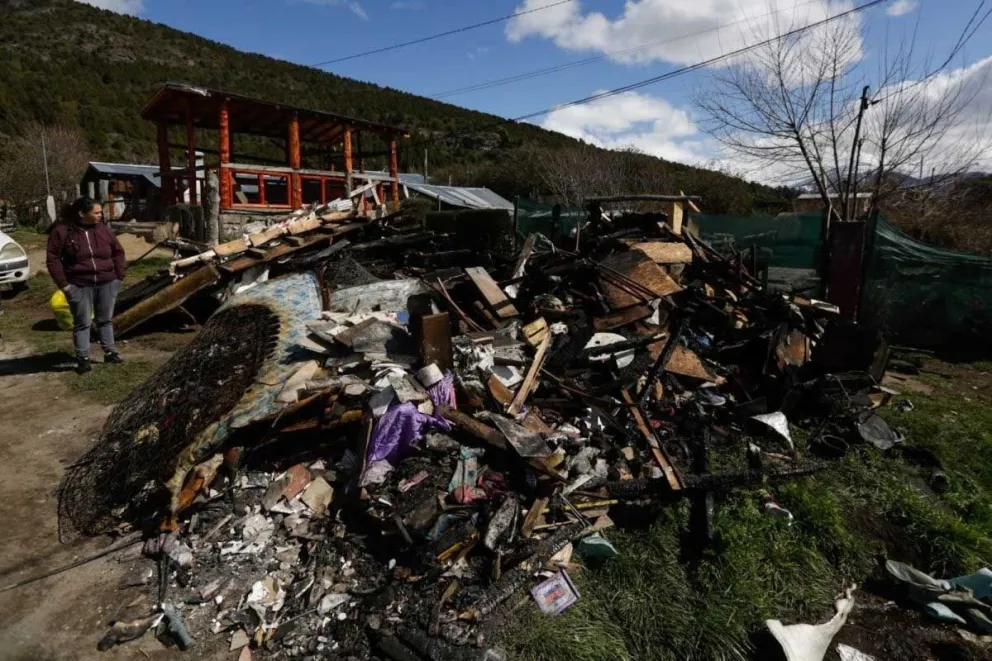 Perdieron su vivienda en un incendio, la reconstruyeron y necesitan ayuda