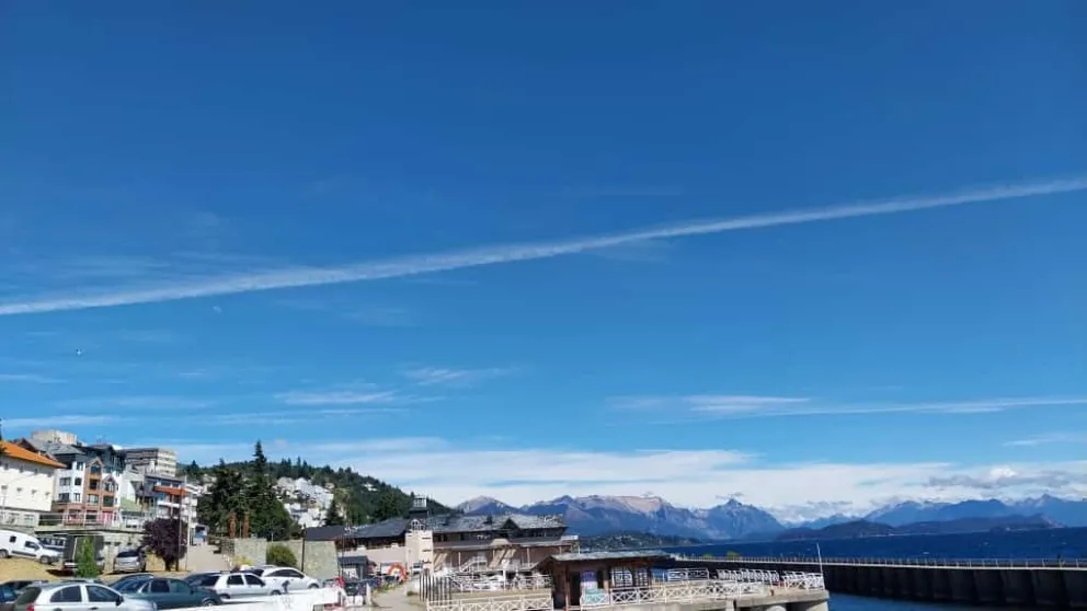 Ecologista de Bariloche envió una carta a Boric por la presencia de supuestas estelas químicas