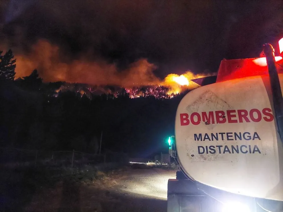 Uno de los móviles fundió el motor en pleno combate contra el fuego y piden ayuda para repararlo 