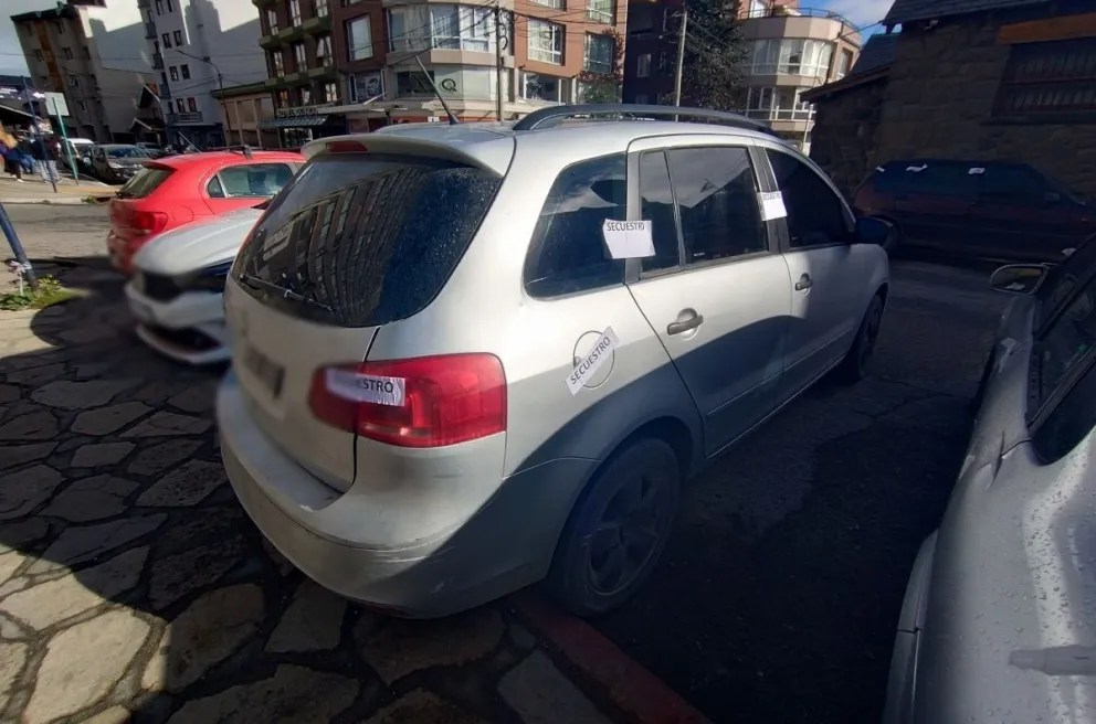 Una mujer fracturada al ser embestida por un auto