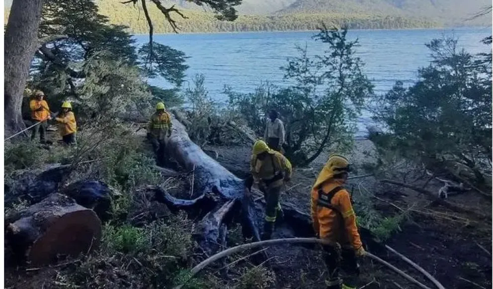Dos narcotraficantes perdidos iniciaron un incendio en el bosque para ser rescatados
