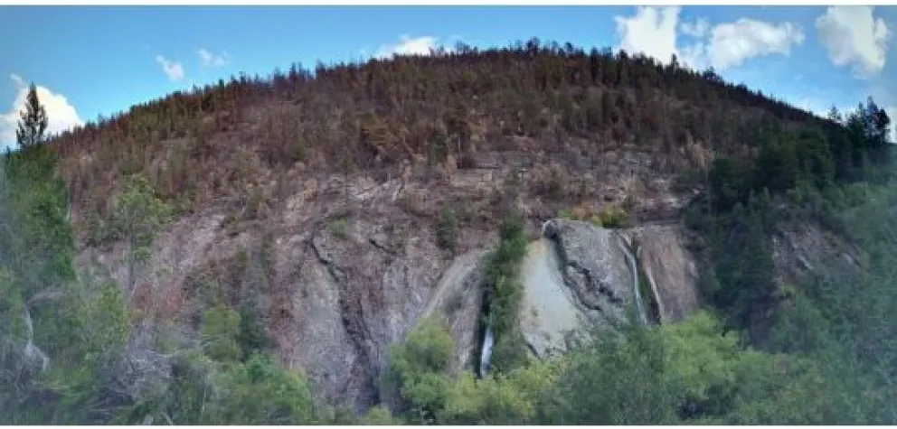 Advierten sobre peligro de caída de árboles quemados y rocas en la cascada Escondida 