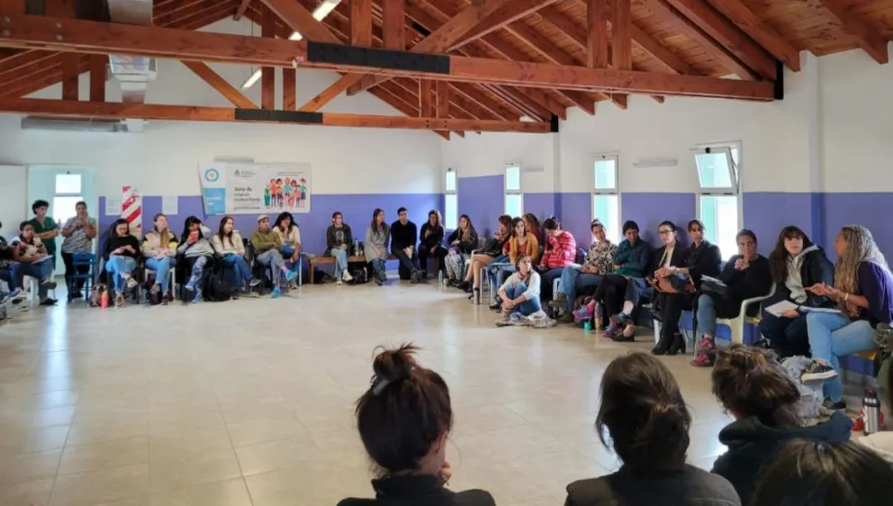 Continúan las charlas interinstitucionales de la Comisaría de la Familia 