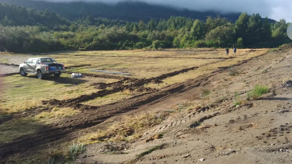 Realizan obras de riego y parquización en el Paseo del Oeste