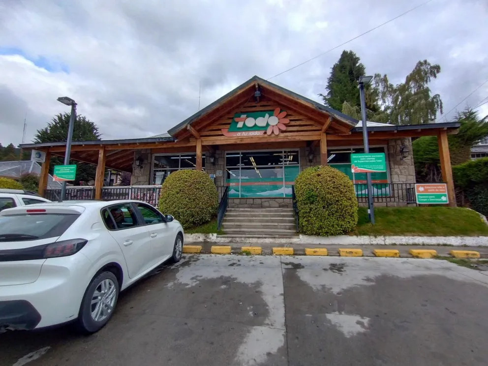 Dos detenidos al intentar ingresar por los techos a otra sucursal del supermercado Todo