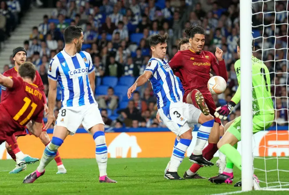 Con Dybala desde el arranque, la Roma igualó y avanzó a cuartos