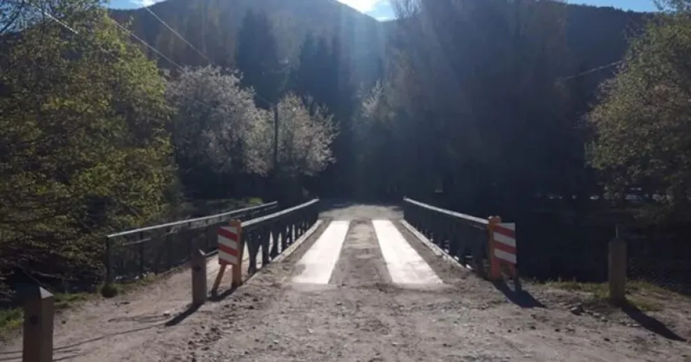 Los Coihues: tránsito cortado en puente Centenario por reparaciones  