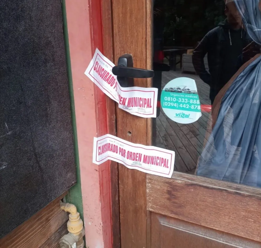 Serios disturbios por la clausura de un bar de Bariloche donde se realizaba un evento de cerveceros