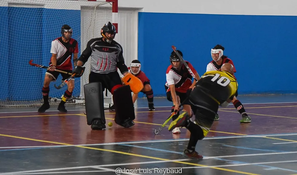 Hockey pista de Los Lagos en Caleta Olivia