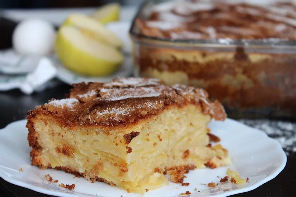 ¡Una delicia! Torta húmeda de manzanas y yogur, sin manteca