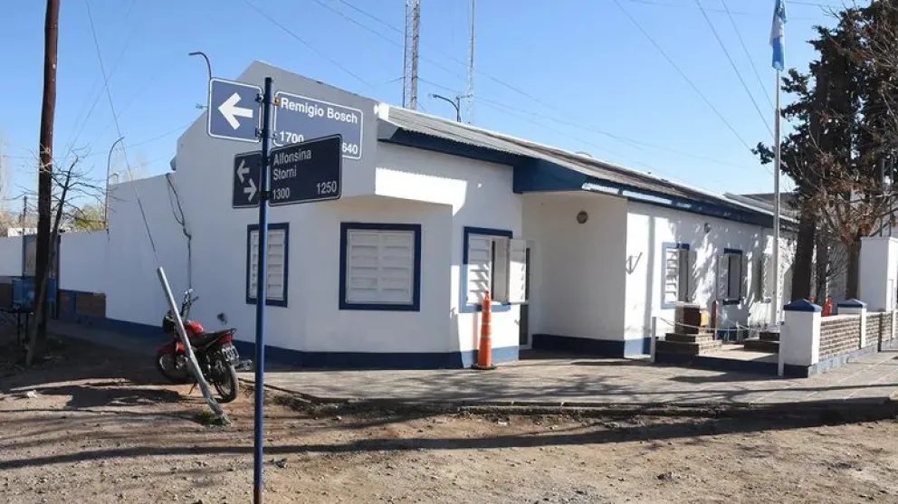 Tres delincuentes ingresaron a una vivienda y se robaron 80 mil dólares, celulares y relojes 