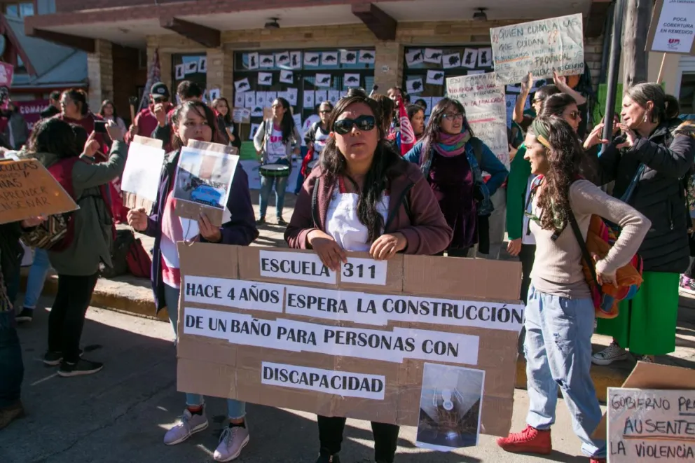 Docentes y porteros reclamaron por el estado de los edificios y la paritaria en el Consejo Escolar