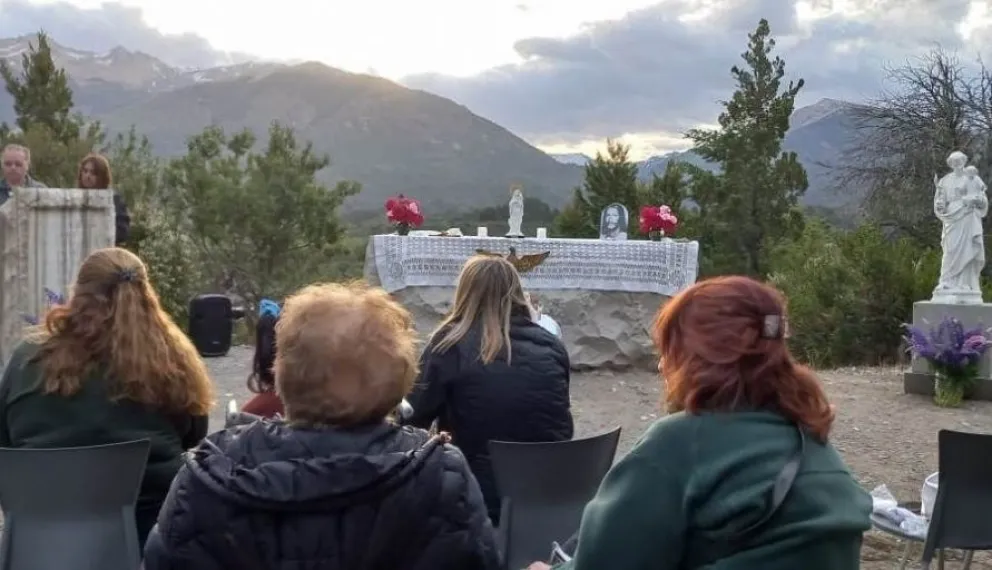El vía crucis se hará y “María Nieves” se comunicará a la distancia