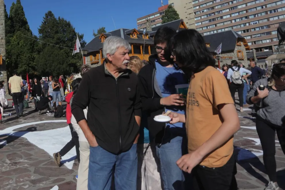 César Miguel recordó cuando Hebe de Bonafini le solicitó pintar pañuelos en el Cívico y criticó a Roca